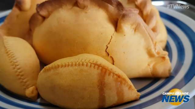 Aprenda a fazer uma saltenha, salgado boliviano, com toque típico do Cerrado