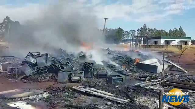 Local ficou totalmente destruído pelo fogo