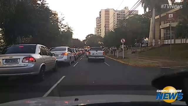 Carreata da Uber em frente ao Paço Municipal