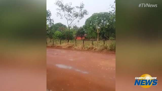 Morador comemora barulhinho da chuva em bairro de Aquidauana