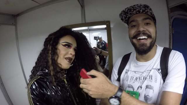 Rainha das Pocs, Gloria Groovie é a drag queen lacração do momento