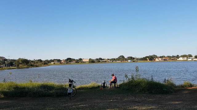 Campo Grande não tem praia mas Lagoa Itatiaia está cheia de caiçaras