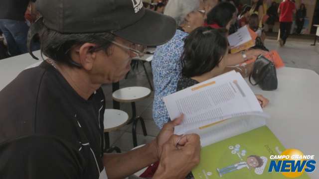 Projeto leva pais às escolas e ajuda no desempenho de alunos da rede estadual