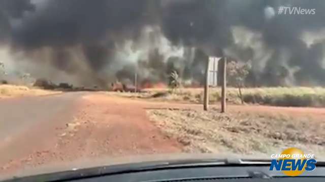 Incêndio atinge plantação em plantação em rodovia de Maracajú