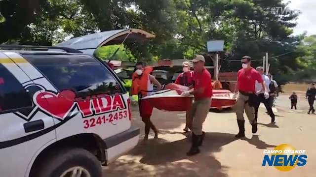 Vídeos mostram resgate de corpo de menina que se afogou no Rio Aquidauana