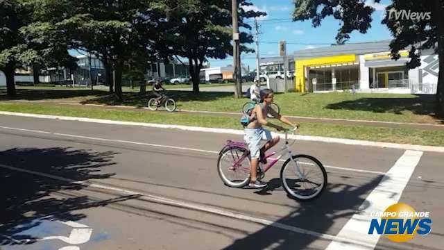 Ciclista de 18 anos fica ferido em acidente na avenida Afonso Pena