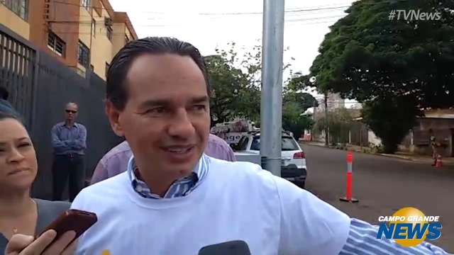 A pedido da população, prefeito instala semáforos na rua Pernambuco