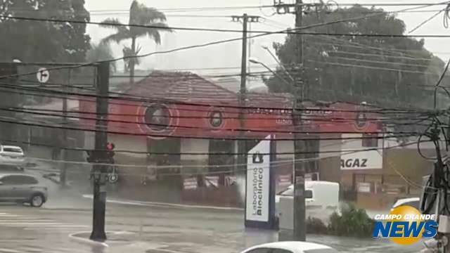 Chove forte na região da Av. Júlio de Castilho e Tamandaré