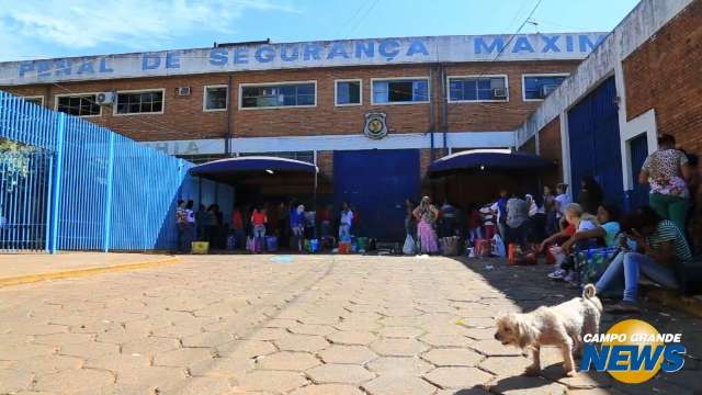 Demora na visita e cantina fechada agravam situação da Máxima