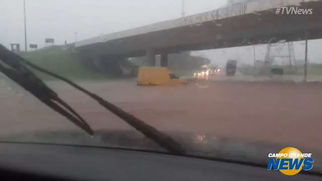 Alagamento na saída para Três Lagoas