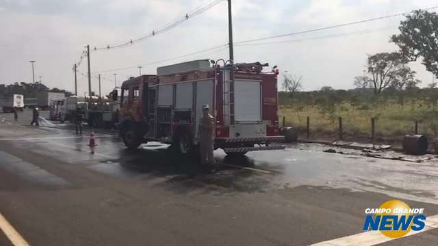 Bombeiros evitam incêndio em caminhão no anel viário