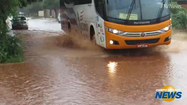 Chuva alaga vários trechos em Nova Alvorada do Sul