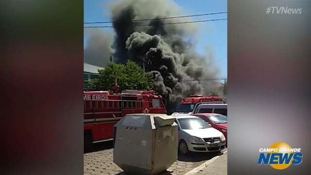 Incêndio em loja de produtos populares mobiliza bombeiros em Corumbá