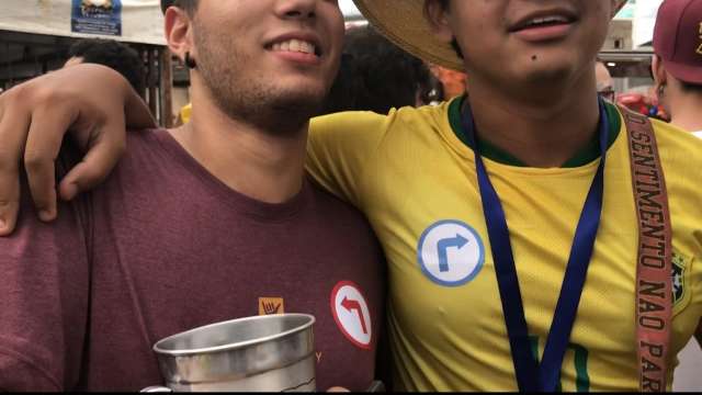 Carnaval acabou, mas conseguimos colocar esquerda e direita para se beijar