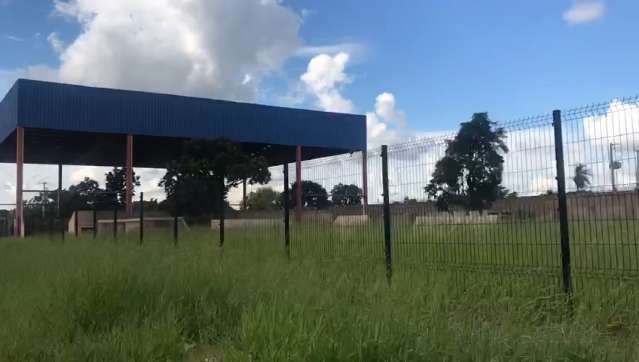 Em local onde funcionaria praça esportiva, abandono e furtos impressionam