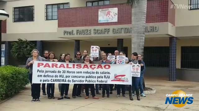 Trabalhadores do HU param em protesto contra o fim da jornada de 30 horas