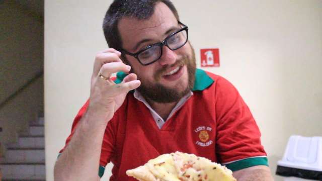 Propaganda é sabor da Mooca, mas por aqui tem pizza que parece churrasco