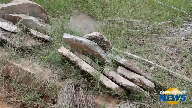 Calçada inacabada revolta moradores do Otávio Pécora