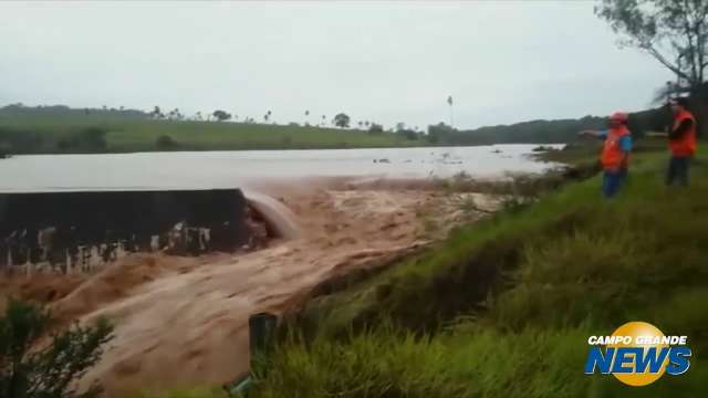 Barragem não suporta quantidade de água e se rompe em Iguatemi