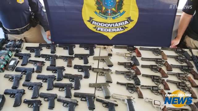 Flagrante de 50 armas de fogo e mais de duas mil munições