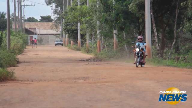 Via de ligação entre bairros, rua no Portal Caiobá nem asfalto tem