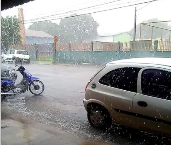 Chuva e granizo atingem região do bairro Coophavilla II