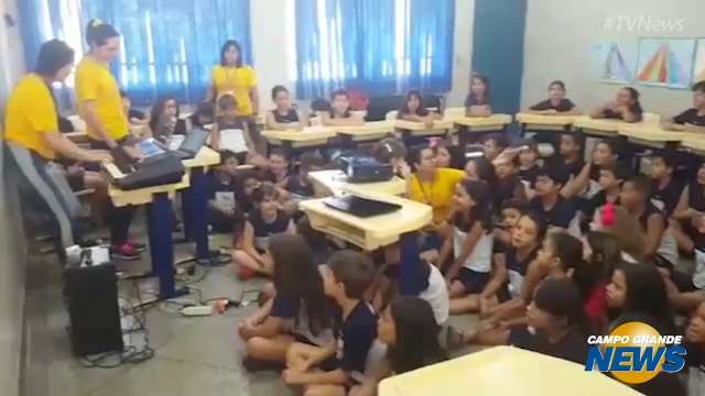 Crianças de MS cantam em escola música de Alok, que agradece