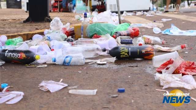 Sutiã, xixi na rua e muito lixo: o que fica do Carnaval para os vizinhos