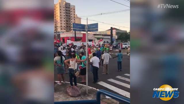 Protesto do MST fecha tráfego na avenida Mato Grosso no horário de pico