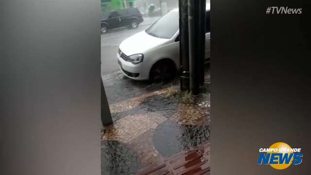 Leitor registra forte chuva na Rua 13 de Maio