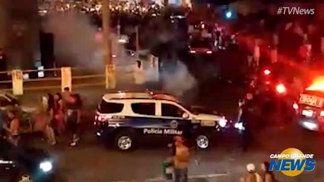 Vídeo mostra ação da Polícia para dispersar foliões no Centro da Capital