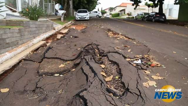 Uma semana depois, estragos da chuva ainda incomodam moradores