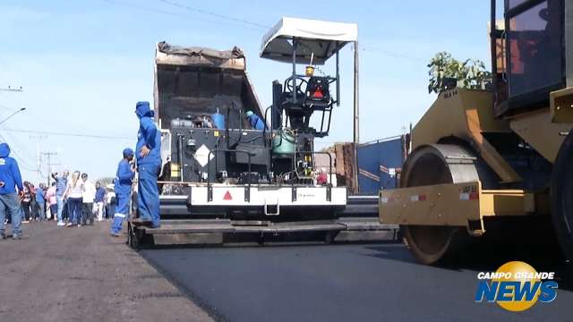 No Nova Lima, moradores comemoram início das obras de asfalto