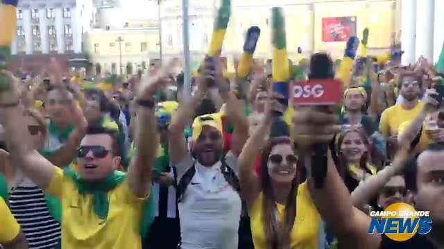 Torcida brasileira chegando para o jogo