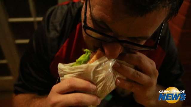 Lanche enorme já é tradição em Campo Grande, mas sanduba de um quilo assusta