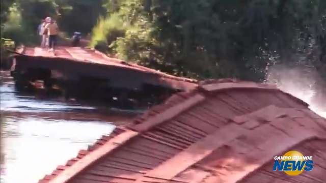 Correnteza acaba com ponte de 100 metros em Rio Brilhante