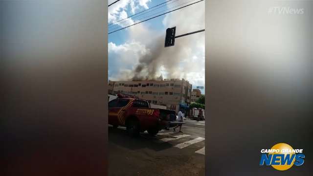 Leitores enviam imagens de incêndio no Hotel Nacional