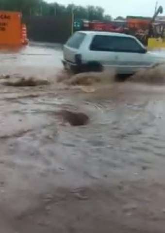 Quatro cidades de MS têm chuva forte, alagamentos e ventos de até 65 km/h