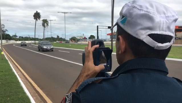 Radares móveis voltam à ativa e flagram até 92 km/h na Duque de Caxias