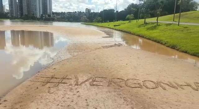 Assoreamento em lago do Parque das Nações Indígenas vira protesto &#34;#Vergonha&#34;