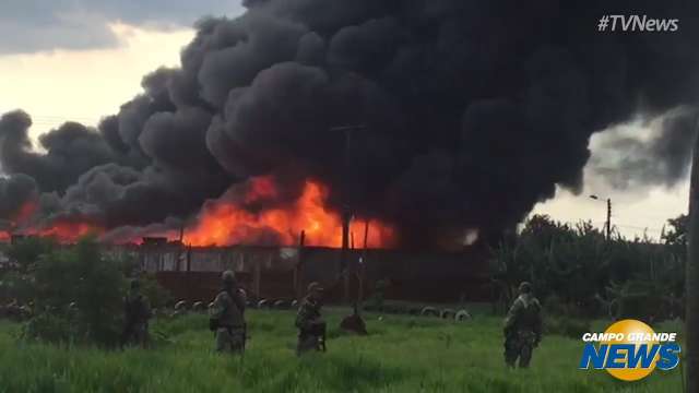 Queda de helicóptero provoca incêndio em fábrica de seringa