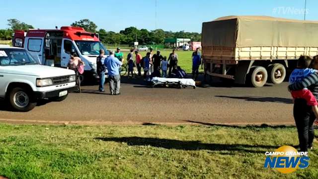 Acidente com carreta deixa motociclista em estado grave