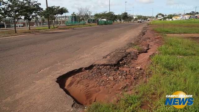 Colcha de retalhos, asfalto da Cônsul Assaf Trad piora a cada dia