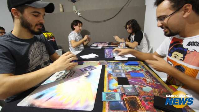 Torneio de Yu-Gi-Oh tem juíz  oficial e motorista de 64 anos jogando pela 1ª vez