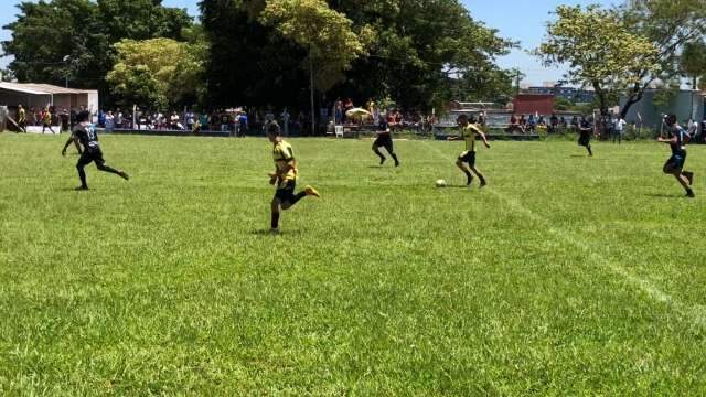 Em dia de clássico nas Moreninhas, a graça é ficar de fora cornetando