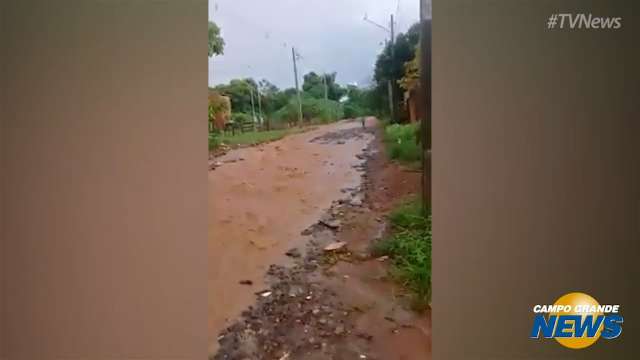 Moradores registram alagamentos em Campo Grande