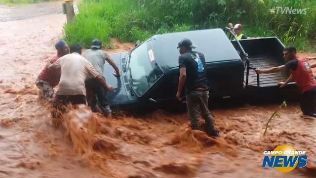 Só problema: chuva sem trégua piora situação na Chácara dos Poderes