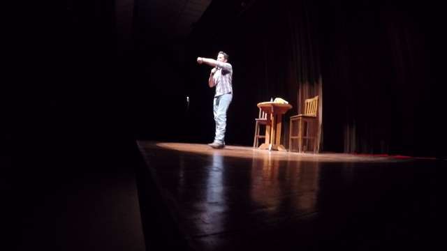 Com stand up sobre a vida no interior, Marcus Cirillo encanta os brutos daqui