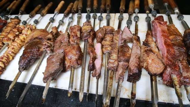 No churrasco de Campo Grande a mandioca já é mais querida que a carne