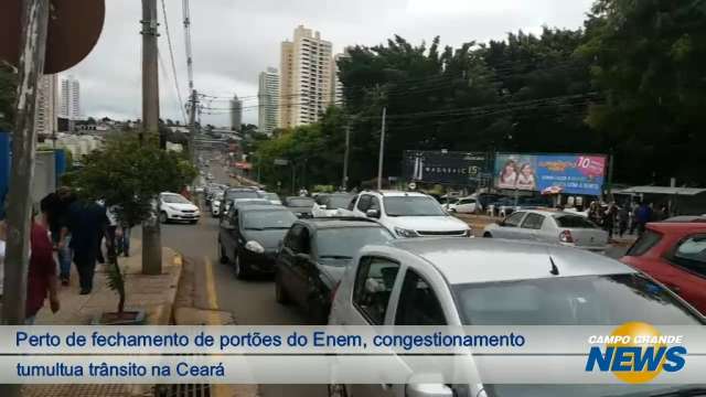 Perto de fechamento de portões do Enem, congestionamento tumultua a Ceará